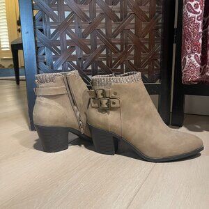 JustFab Fallon booties, Size 9 womens. Camel color
